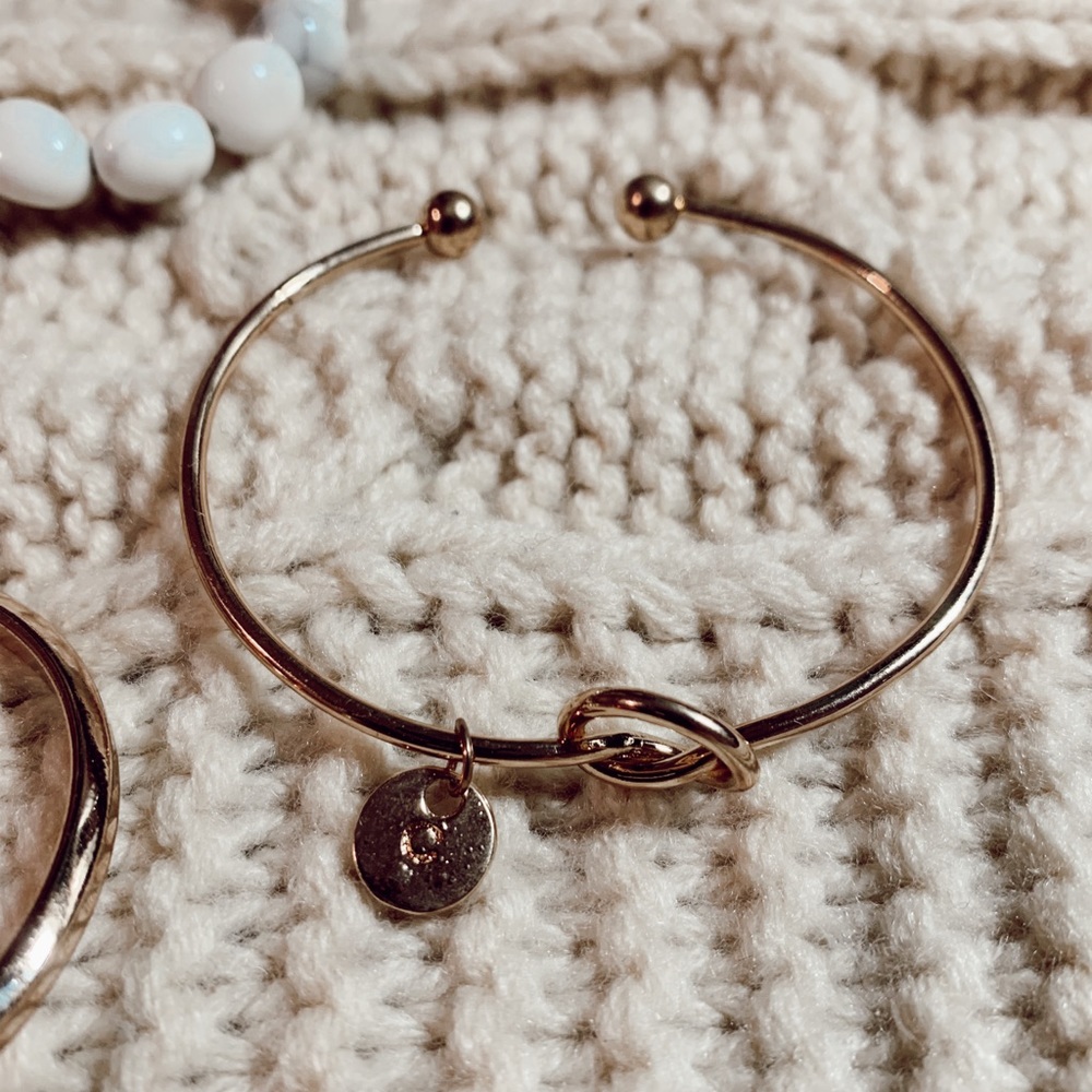Several bracelets - Picture 6 of 6